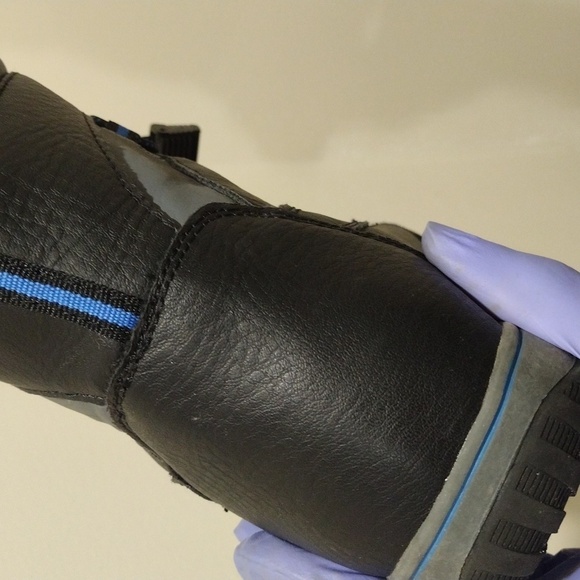 Boys and Girls Totes Snow Boots for Kids - Very Good Condition - Size 5 M - Picture 5 of 8